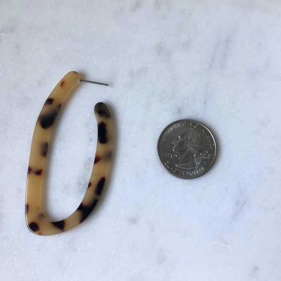 The Jenna - Tortoise Shell Acrylic Drop Hoops - Picture 3 of 3